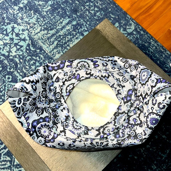 🆕❣️Vera Bradley Tranquil Medallion Patter Throw Blanket & Collapsible Hamper - Picture 8 of 9